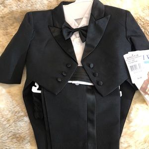 Infant tuxedo 6/9m nwt. 4 pieces